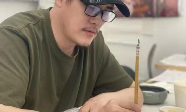 湖北收藏网总编一行探访著名画家张礼杰艺术中心